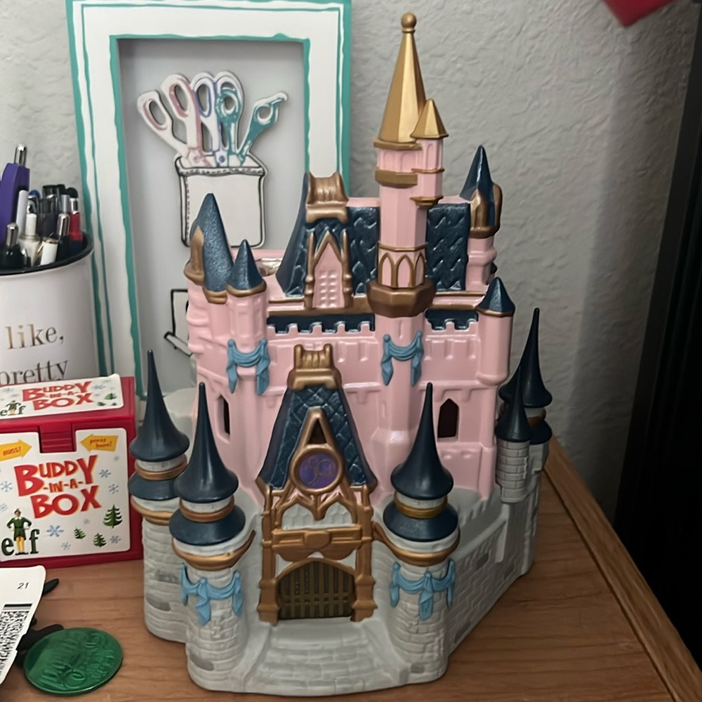 rare limited Scentsy 50th Anniversary Cinderella Castle warmer.